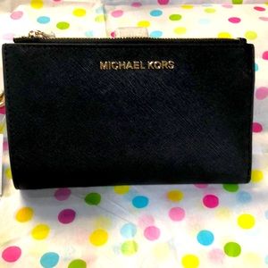 COPY - 🤩MK wallet wristlet phone case blak 💯 NWT